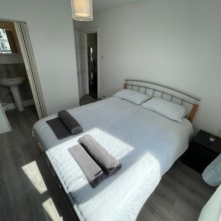 بيركينهيد M&C Guest House المظهر الخارجي الصورة